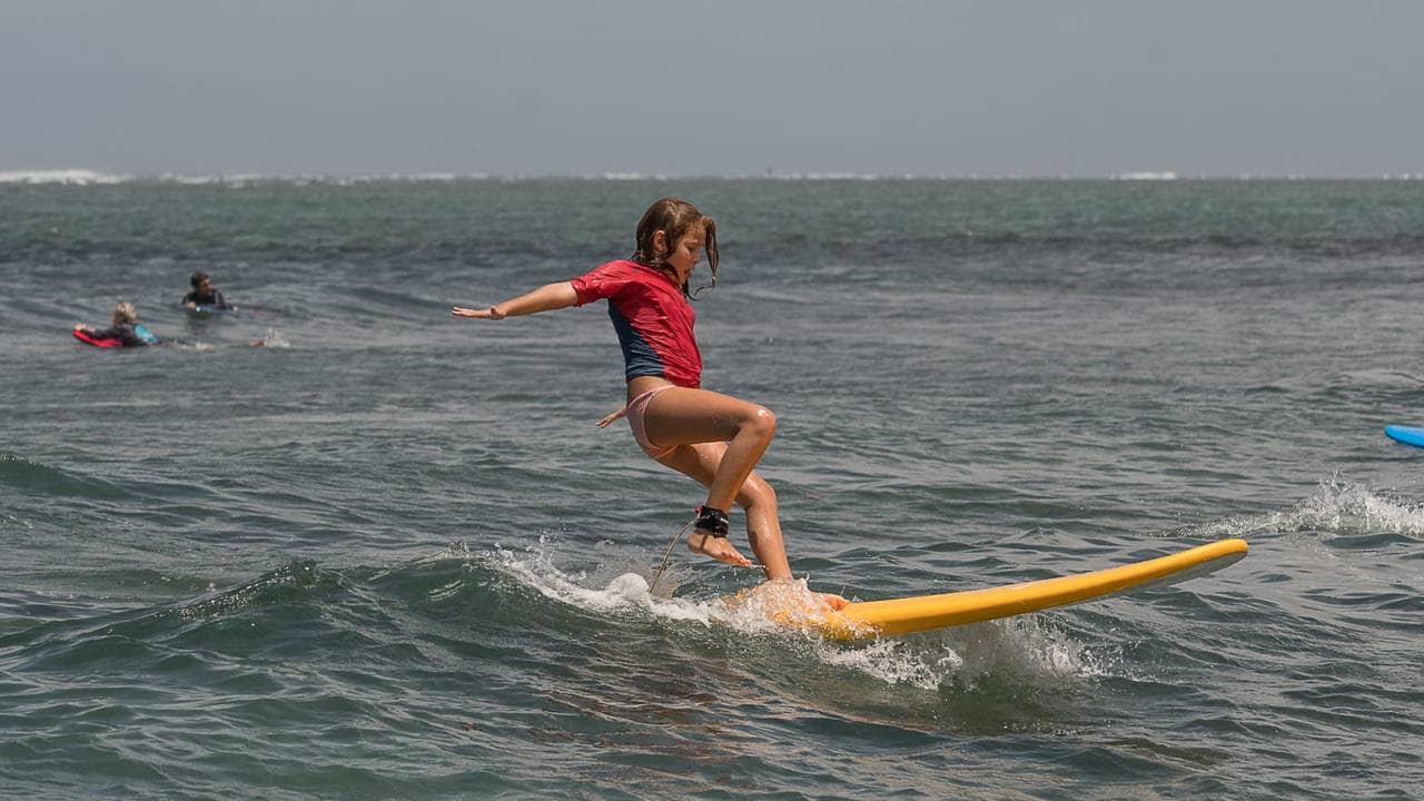 Cours de surf en baie de Saint-Leu, spot école adulte et enfant
