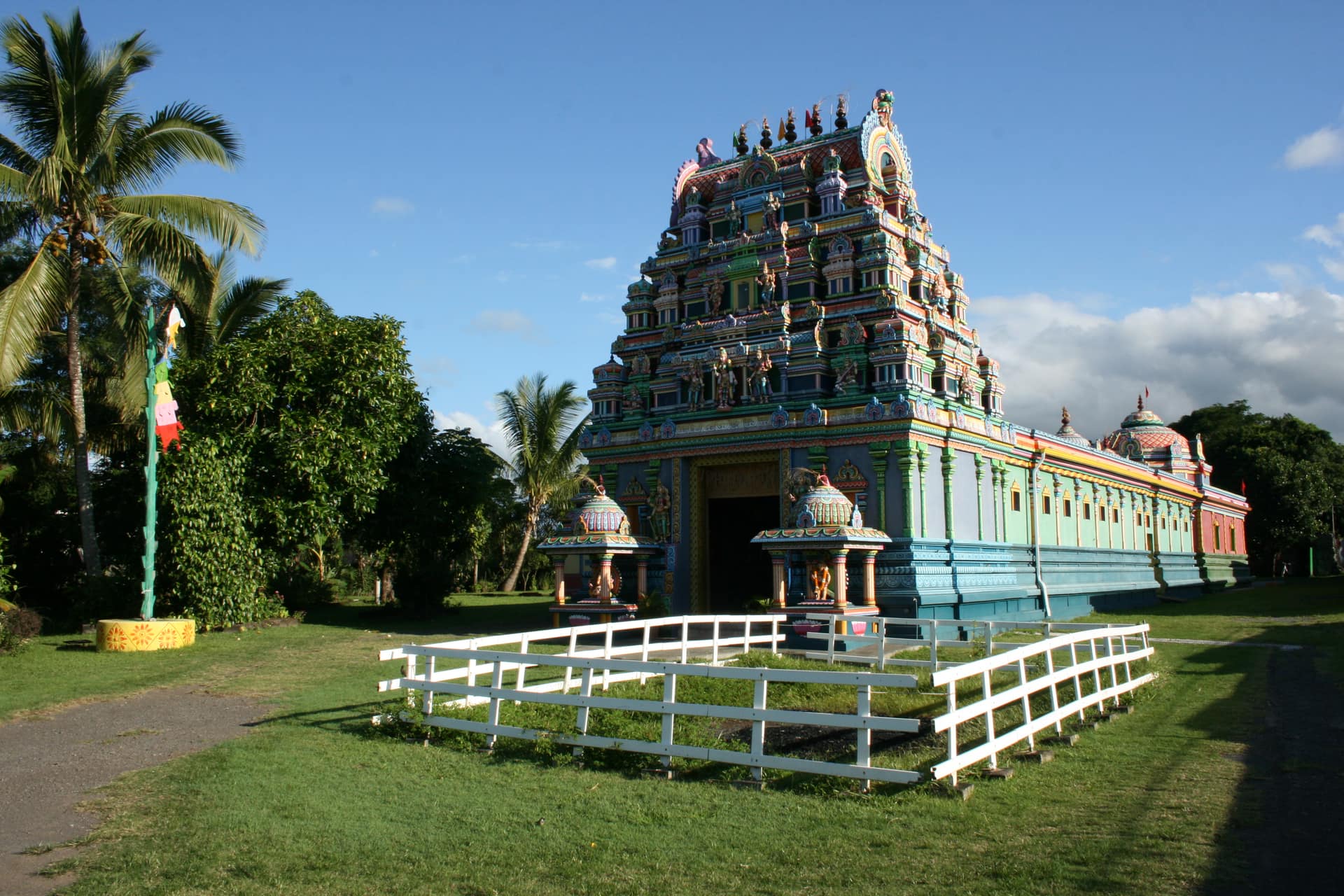 Temples tamouls de La Réunion : visiter, Dipavali et la marche sur le feu