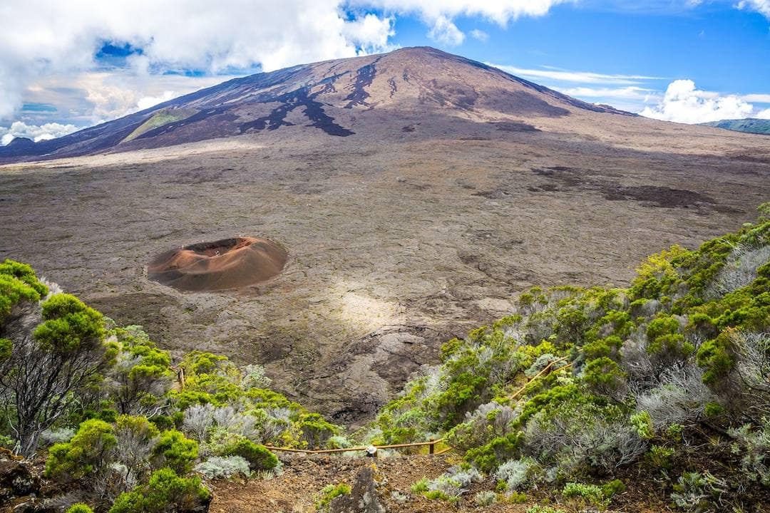 Du Pas de Bellecombe : Formica Léo et le cône de la Fournaise