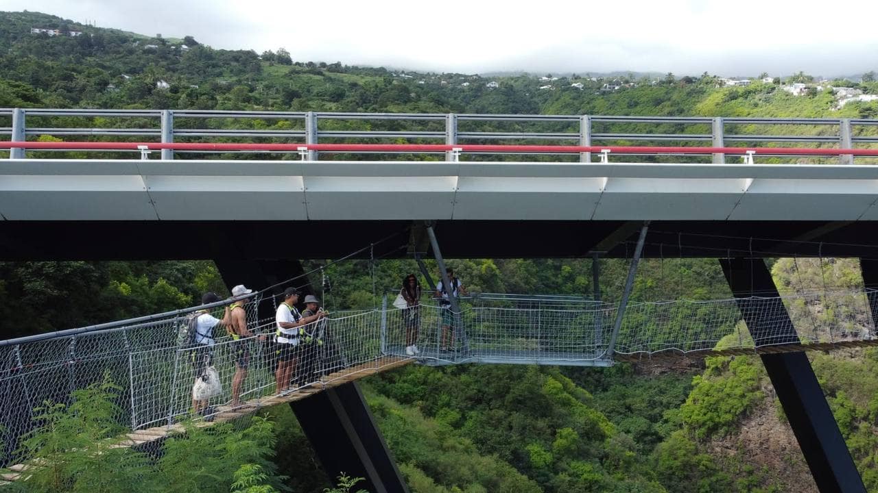 Le viaduc de la Ravine Fontaine (120 m), le plus haut saut de France