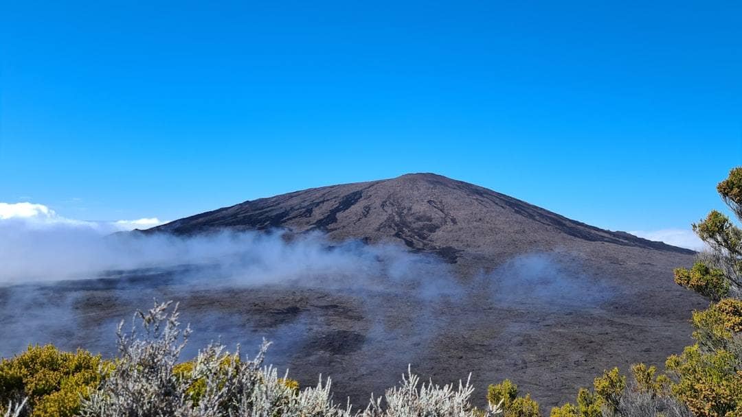 L'Enclos Fouqué et le cône du Piton de la Fournaise