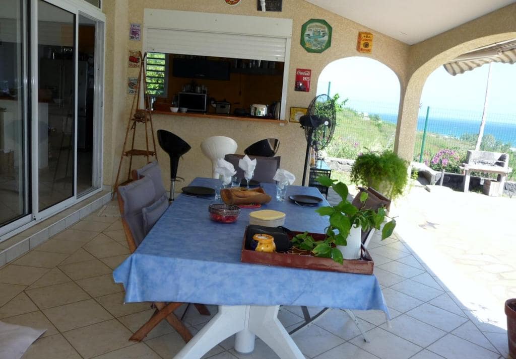 Chambre chez l'habitante, décoration créole · © Les Chambres de la Croix du Sud