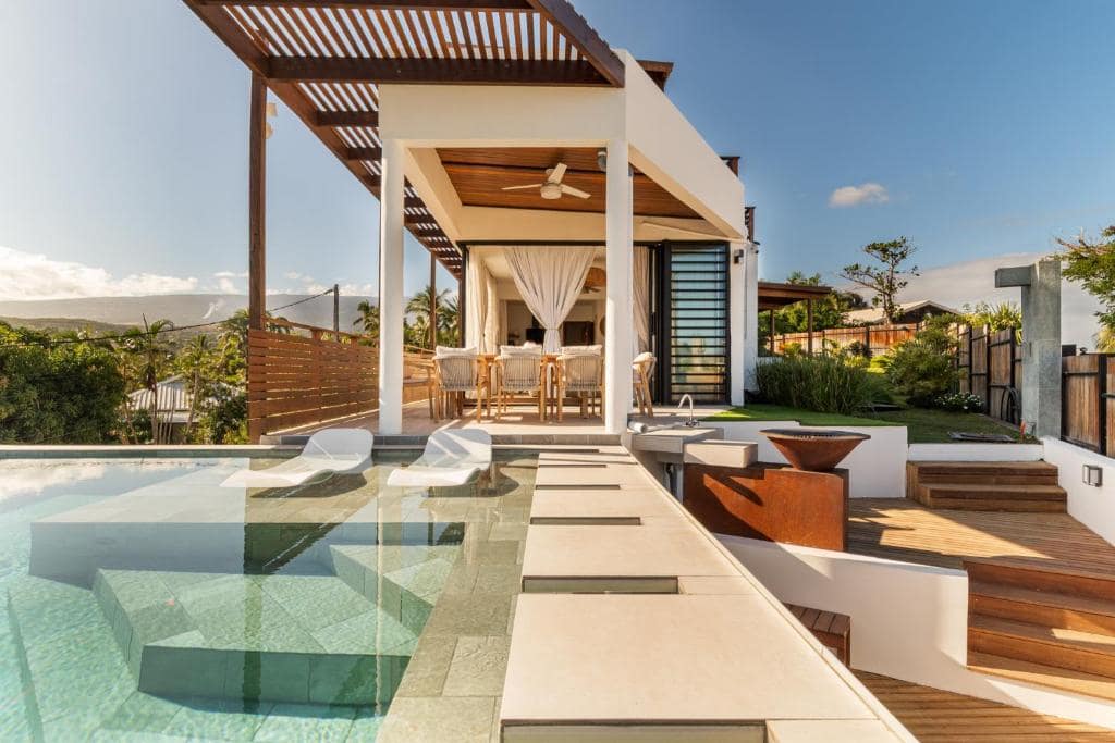Villa Calinéa, piscine à débordement · © Les Horizons de Grand Fond
